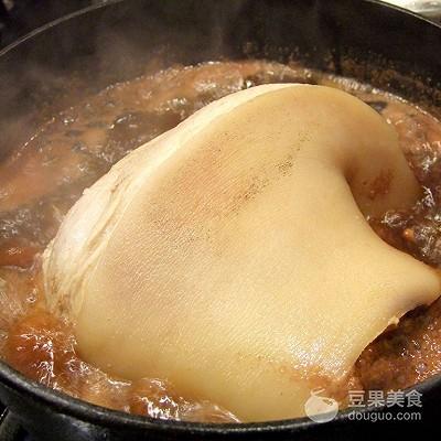 蒸圆蹄的家常做法，你还在为吃么烦恼嘛
