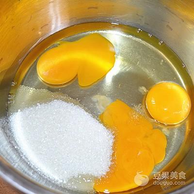 蜂蜜脆皮小蛋糕的做法，无油蜂蜜小蛋糕的做法