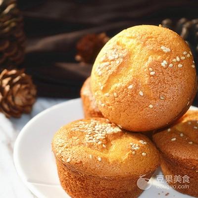 蜂蜜脆皮小蛋糕的做法，无油蜂蜜小蛋糕的做法