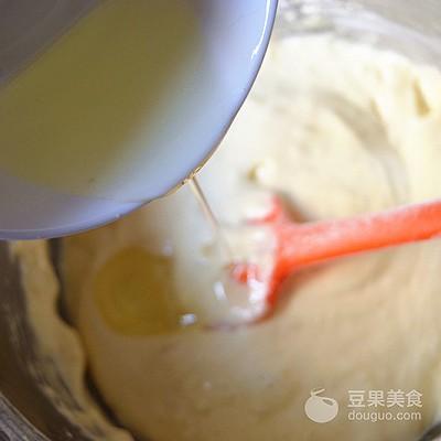 蜂蜜脆皮小蛋糕的做法，无油蜂蜜小蛋糕的做法