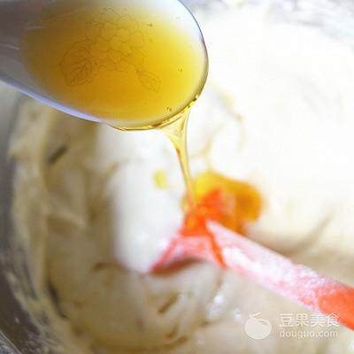 蜂蜜脆皮小蛋糕的做法，无油蜂蜜小蛋糕的做法