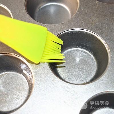 蜂蜜脆皮小蛋糕的做法，无油蜂蜜小蛋糕的做法