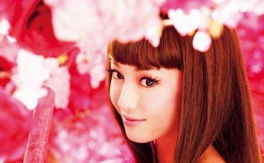 日本明星泽尻英龙华，吸毒被捕前一晚被狗仔拍下最美背影