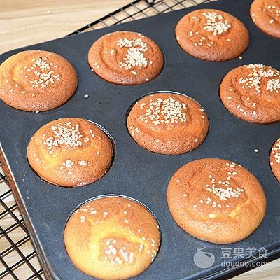 蜂蜜脆皮小蛋糕的做法，无油蜂蜜小蛋糕的做法