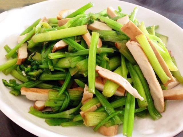 水芹菜怎么做好吃，水芹菜有哪些吃法