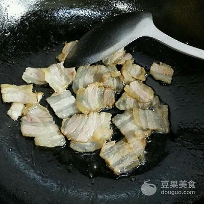 正宗藜蒿炒腊肉做法，十大赣菜之藜蒿炒腊肉这样吃