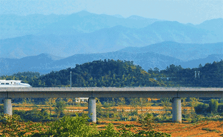 上饶火车站开列车，新春走基层丨“95后”班组的春运使命