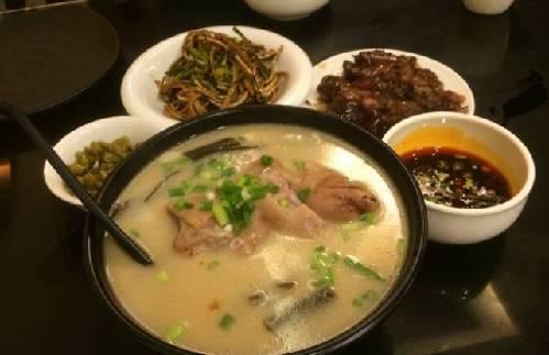 分享家乡一道红烧猪脚方法，过年待客来盘红烧猪蹄
