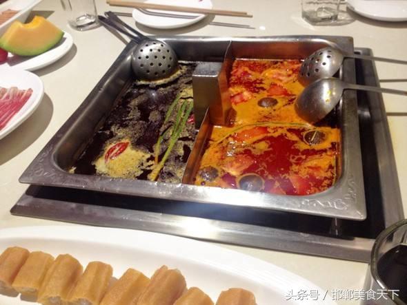 海底捞的火锅为什么这么多人去吃，终于知道为什么海底捞好吃了