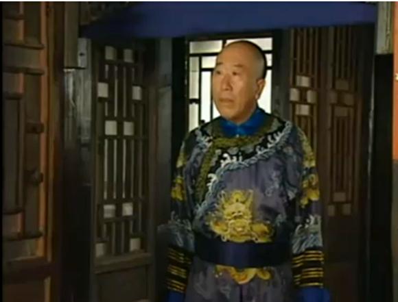 苏培盛发现小太监真实身份，安陵容拿阉人身份笑话苏培盛