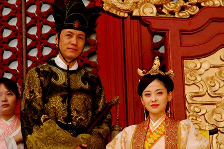 苏培盛发现小太监真实身份，安陵容拿阉人身份笑话苏培盛