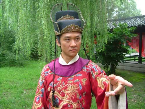 苏培盛发现小太监真实身份，安陵容拿阉人身份笑话苏培盛