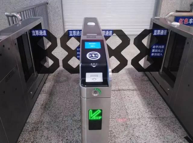上饶火车站开列车，新春走基层丨“95后”班组的春运使命