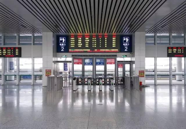 上饶火车站开列车，新春走基层丨“95后”班组的春运使命
