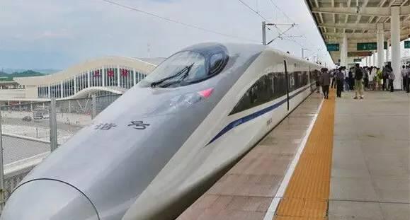 上饶火车站开列车，新春走基层丨“95后”班组的春运使命