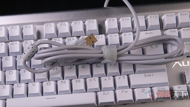 狼途和狼蛛机械键盘哪个好，官方评测狼蛛颜值