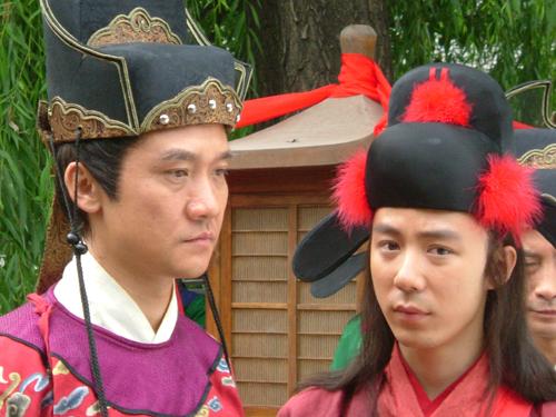 苏培盛发现小太监真实身份，安陵容拿阉人身份笑话苏培盛