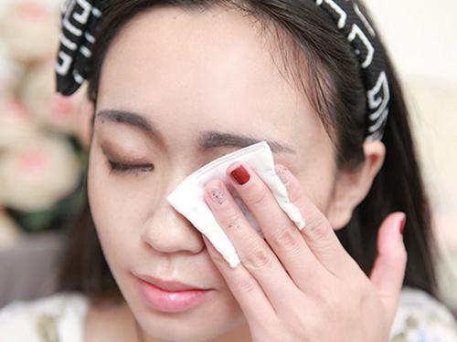 出现细纹如何消除，下眼袋出现细纹怎么办