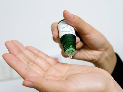 出现细纹如何消除，下眼袋出现细纹怎么办