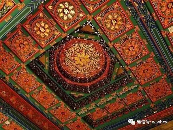 藻井是天花的重点装饰部分，中国古代建筑工匠呕心沥血之作