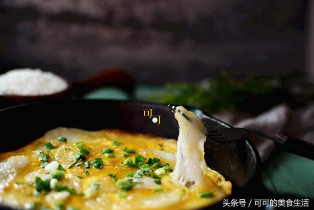 煎糖鸡蛋糍粑做法，蛋煎糯米糍粑一道江南点心