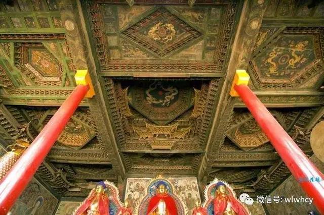 藻井是天花的重点装饰部分，中国古代建筑工匠呕心沥血之作