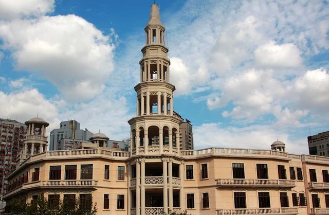 一家人不说两家话，一家人何必说两家话