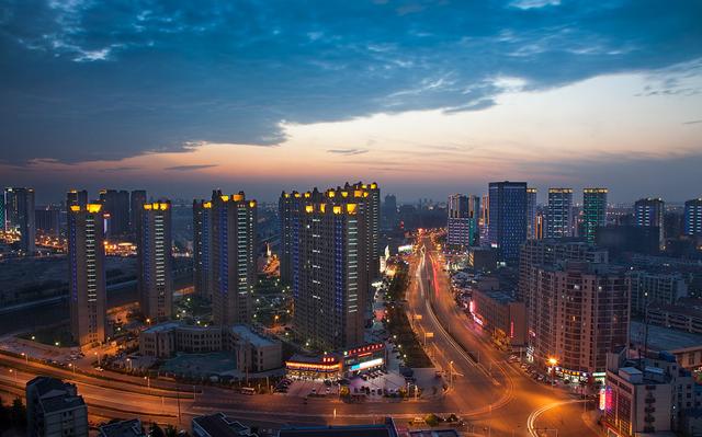 一家人不说两家话，一家人何必说两家话