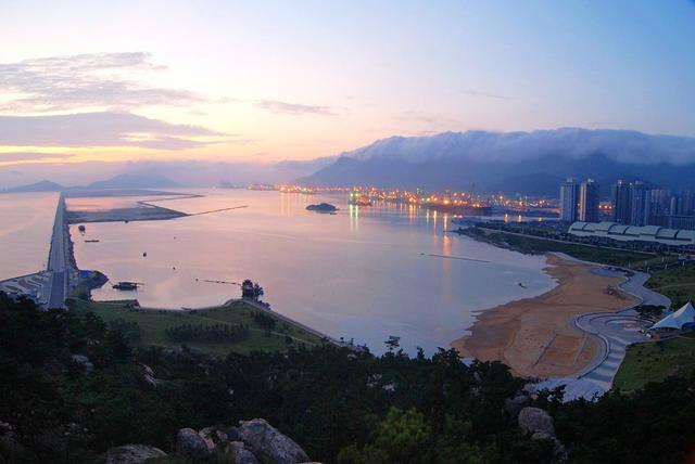 一家人不说两家话，一家人何必说两家话