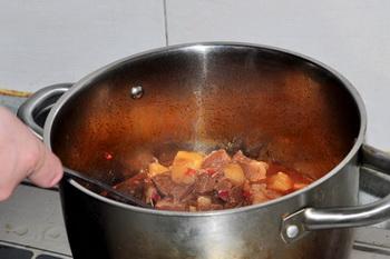 牛肉盖饭的做法，牛肉盖浇饭最简单的做法（超辣超爽的泡椒牛肉盖饭做法）