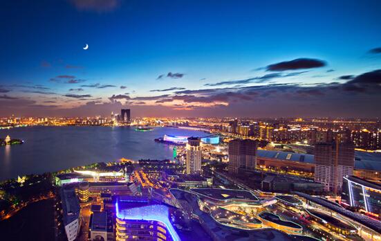 一家人不说两家话，一家人何必说两家话