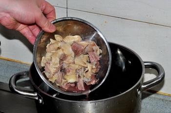 牛肉盖饭的做法，牛肉盖浇饭最简单的做法（超辣超爽的泡椒牛肉盖饭做法）