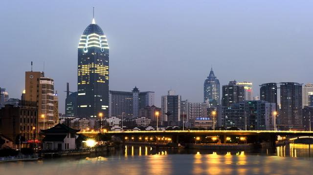 一家人不说两家话，一家人何必说两家话