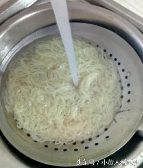 热汤冷面的做法教程家常，热汤冷面做法可好吃啦