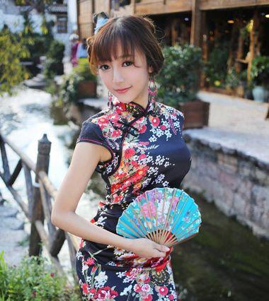 长发怎么扎好看，长直发怎么扎发型好看（今年流行这3种“高颅顶扎发”）