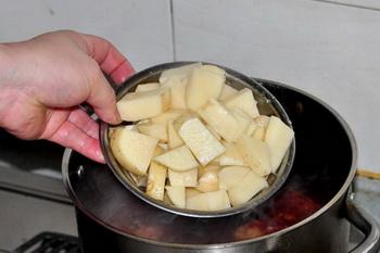 牛肉盖饭的做法，牛肉盖浇饭最简单的做法（超辣超爽的泡椒牛肉盖饭做法）