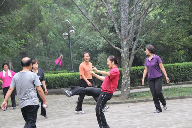 中老年人怎么健身效果最好，中老年人喜欢的十大健身项目