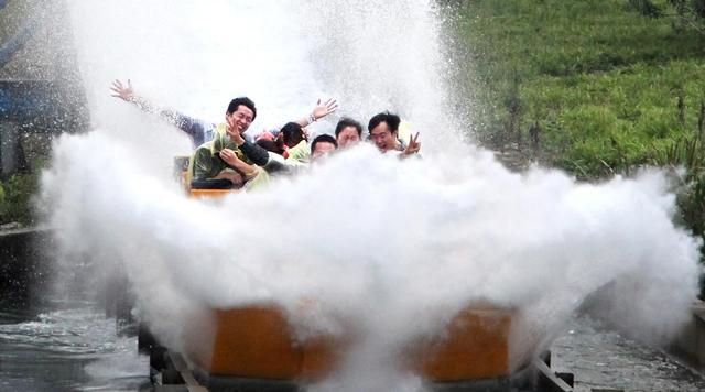 上海欢乐谷门票多少钱一张，上海欢乐谷一日游记（上海欢乐谷全价票将调整为260元/人）