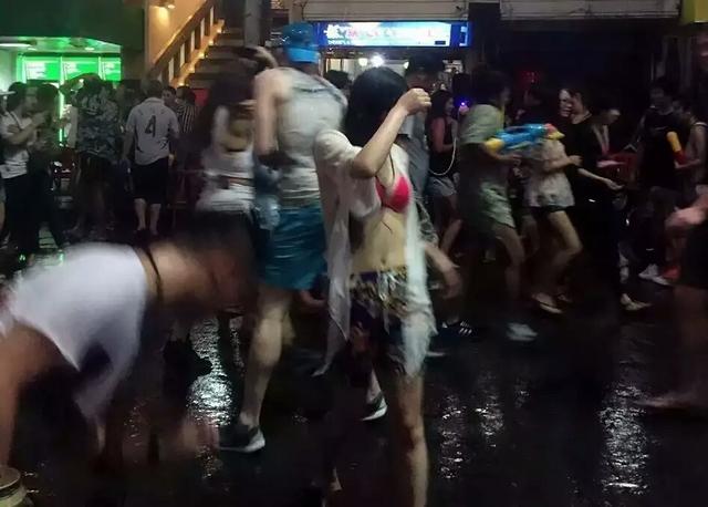 曼谷泼水音乐节，泰国全球最大泼水狂欢音乐节