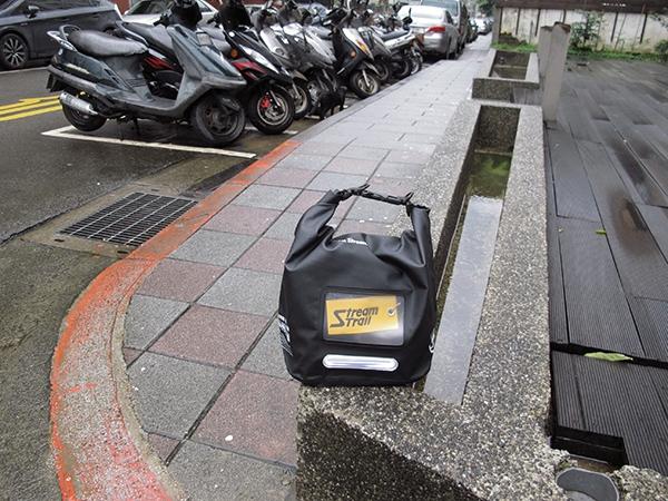 时尚潮流防水包，也许你需要一个防水好包包