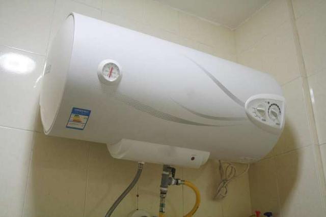 电热水器清理深度水垢方法，在家拆开电热水器一洗