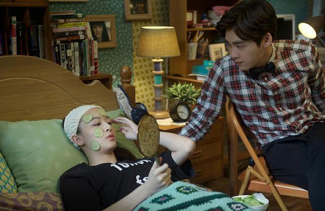 张雪迎和关晓彤的关系如何，吴磊关晓彤张雪迎等六个童星都有亲姐姐