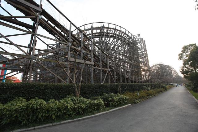 上海欢乐谷门票多少钱一张，上海欢乐谷一日游记（上海欢乐谷全价票将调整为260元/人）