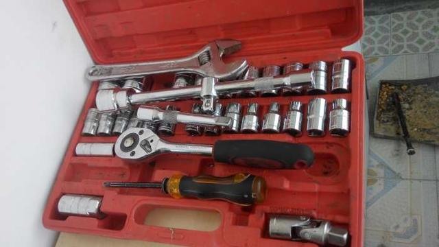 电热水器清理深度水垢方法，在家拆开电热水器一洗