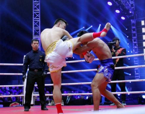 勇士的荣耀铁英华飞膝，飞膝KO泰拳王、加冕GOH王者、重创世界第一