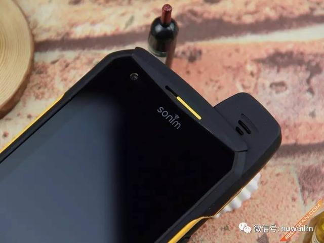 诺基亚最新款功能机，诺基亚和它们比简直弱爆了