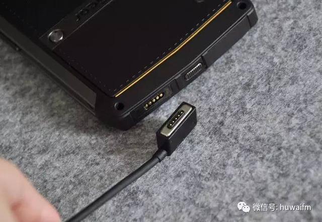 诺基亚最新款功能机，诺基亚和它们比简直弱爆了