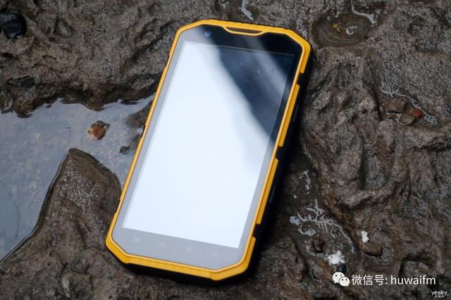 诺基亚最新款功能机，诺基亚和它们比简直弱爆了