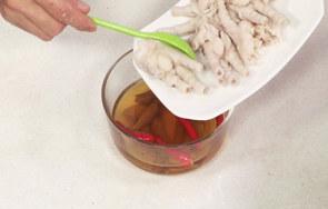 无骨鸡爪泡椒凤爪的做法，精选美味无骨泡椒凤爪的做法