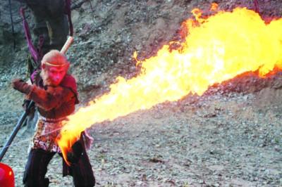 六小龄童身世简介，六小龄童悼念母亲百岁诞辰